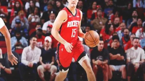 詹姆斯狂扫42分17篮板8助攻，库里献出37分，助队夺四冠佳绩