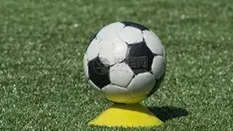 “欢乐瞬间：久违相聚的毛抬厂集体翻车，二哥曼联表现最抢眼！”