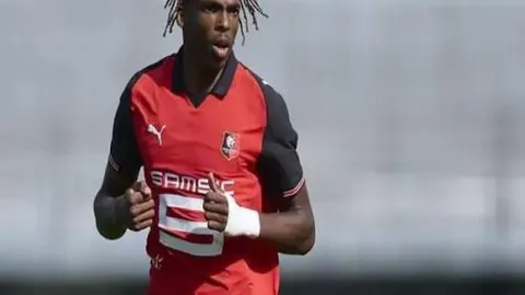 劳姆巧射任意球助奥尔莫闪电进球